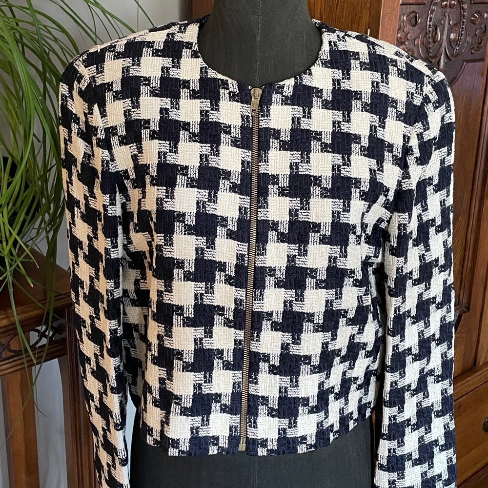 Anne Klein Tweed Jacket in Blue & Cream. Size 8